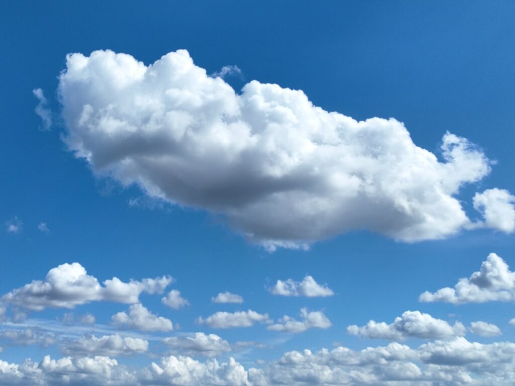 クラウドストレージ（オンラインのファイル保管場所）のイメージ